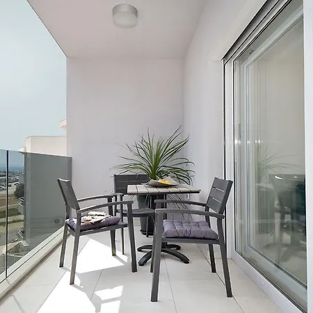 Apartment Deja Views *