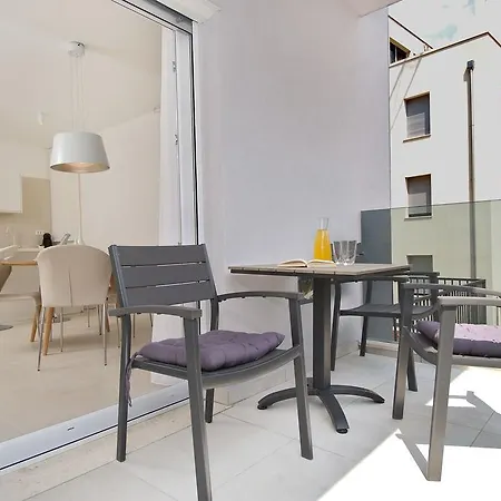 Deja Views Apartment