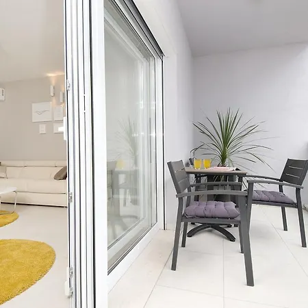 아파트 Deja Views - Znjan