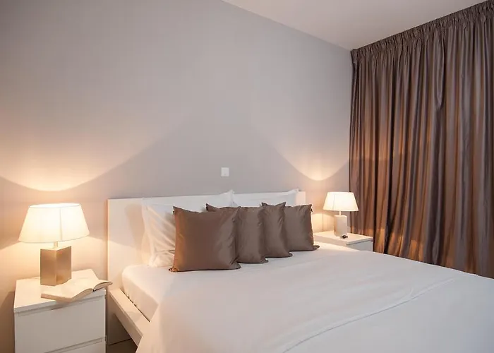 Deja Views Apartment *