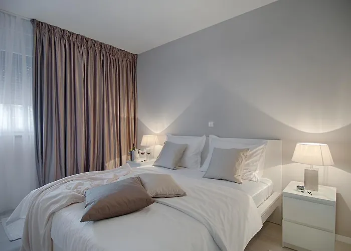 Apartment Deja Views