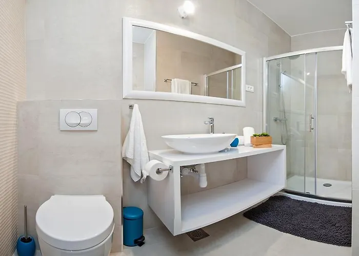 Apartment Deja Views *