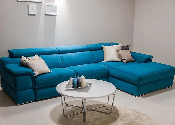 Deja Views Apartment Split