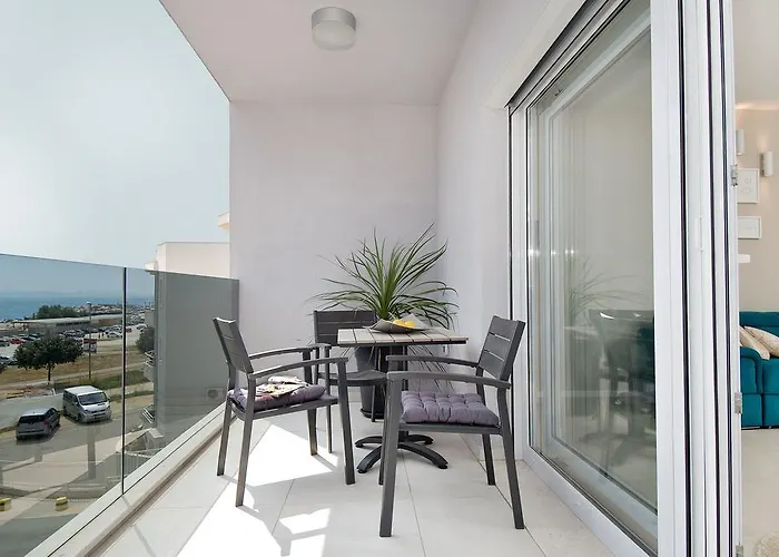 Apartment Deja Views *