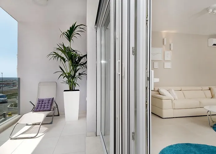 Apartment Deja Views