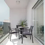 Apartment Deja Views *