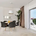 Deja Views