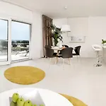 Deja Views *