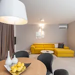 Deja Views Apartment