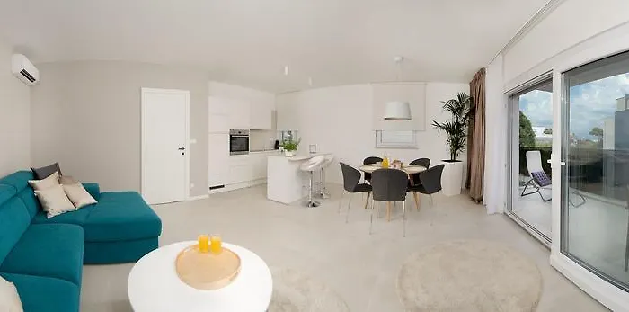 Apartment Deja Views