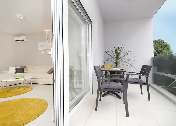 Apartment Deja Views