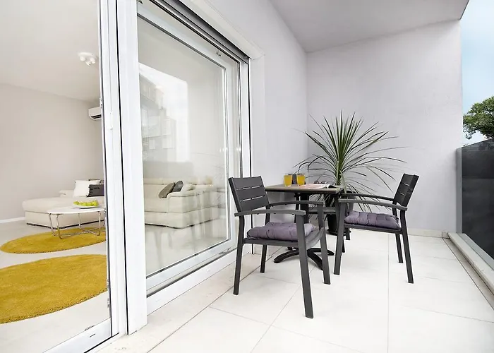 Apartment Deja Views *